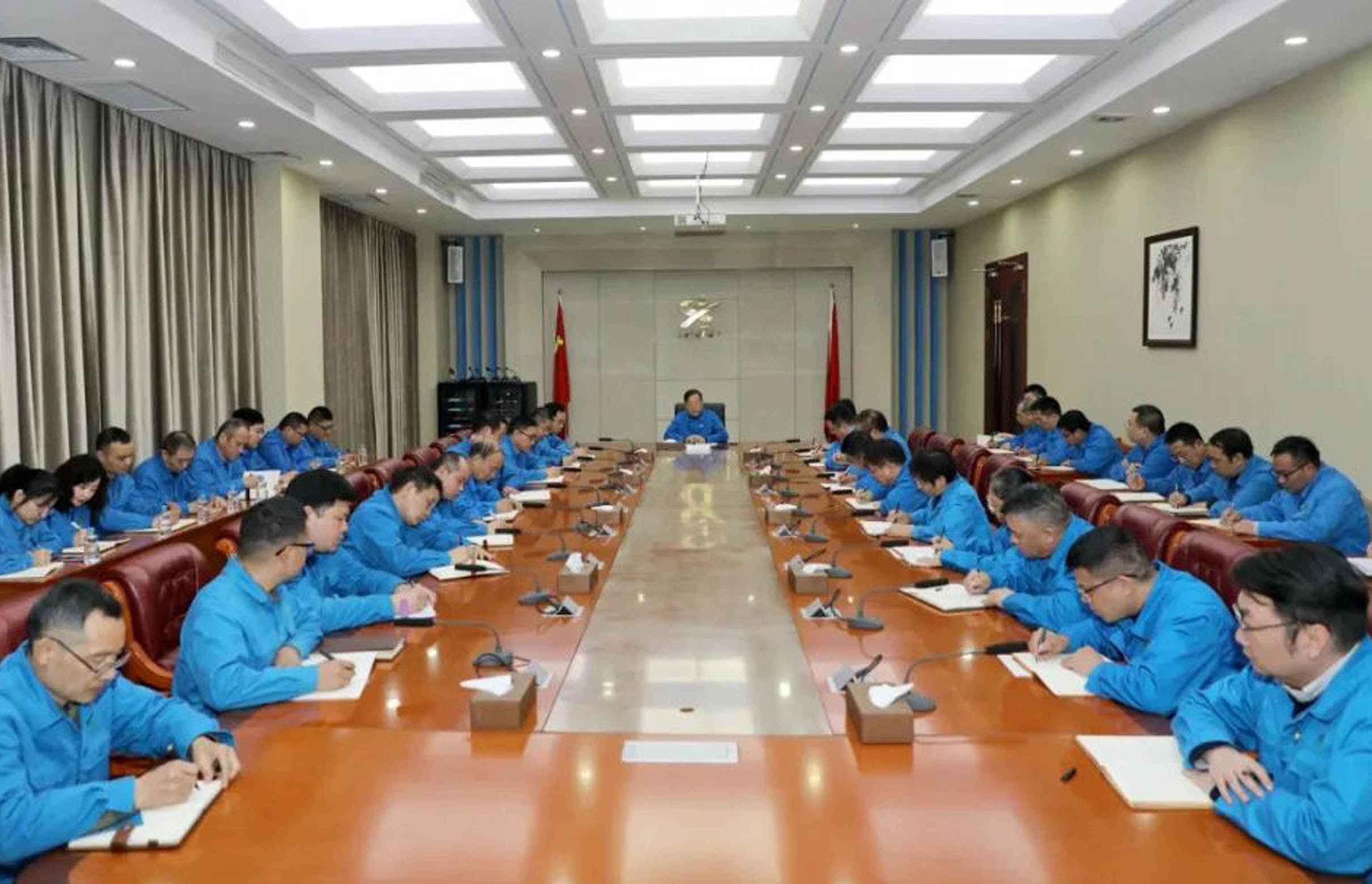 學(xué)習(xí)民營(yíng)企業(yè)座談會(huì)精神——森源集團(tuán)：發(fā)揮裝備能力強(qiáng)、制造能力強(qiáng)、創(chuàng)新能力強(qiáng)的優(yōu)勢(shì)，堅(jiān)守主業(yè)、做強(qiáng)實(shí)業(yè)。
